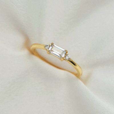 טבעת כסף 925 בציפוי זהב ''וונדי'' מלבן בגטים