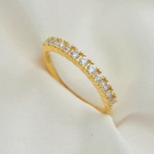 טבעת כסף 925 בציפוי זהב "אמור" גמישה לבבות משובצים
