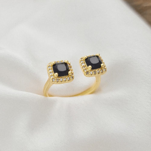 טבעת ציפוי זהב "אופל" גמישה משולבת אבן שחורה
