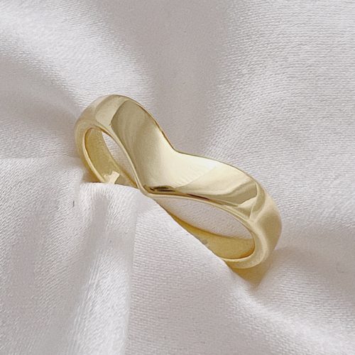 טבעת ציפוי זהב "אפריל" וי